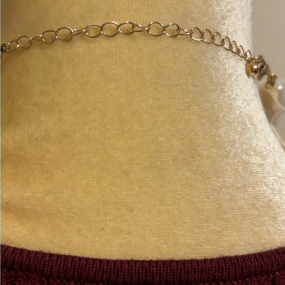 Elegant White Pearl Necklace - Picture 3 of 3